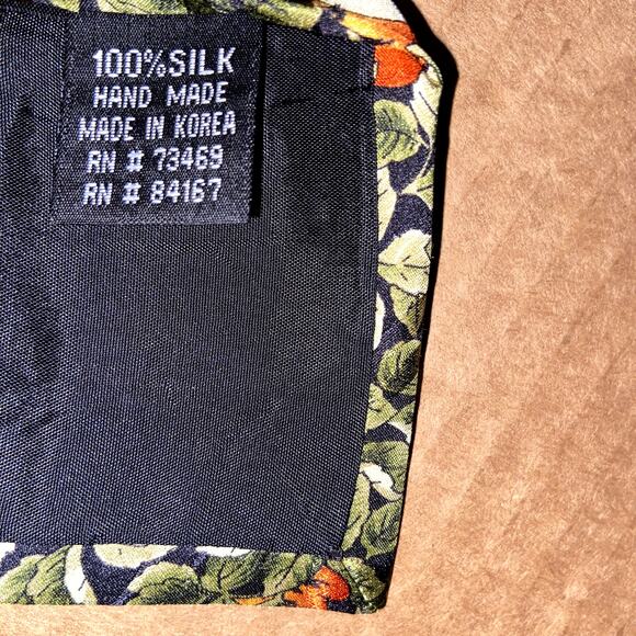 Disney Walt Disney World Tigger Character Necktie 100% Silk  Novelty * - Picture 4 of 4